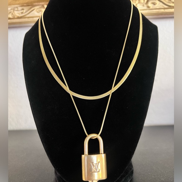 LV Lock & Key Necklace - Picture 3 of 8